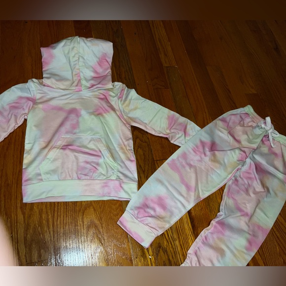 Toddler matching sweatshirt outfit! - Picture 2 of 4